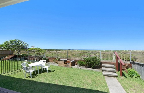 Avoca Beach Apartment | Oceanside Retreat with Direct Access to Avoca Beach