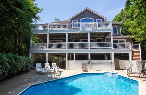 Duck House | Discover FS2 Villa Four Seasons: Private Pool & Pet Friendly