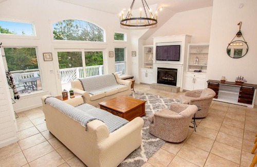 Duck House | Discover FS2 Villa Four Seasons: Private Pool & Pet Friendly
