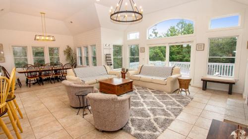 Duck House | Discover FS2 Villa Four Seasons: Private Pool & Pet Friendly