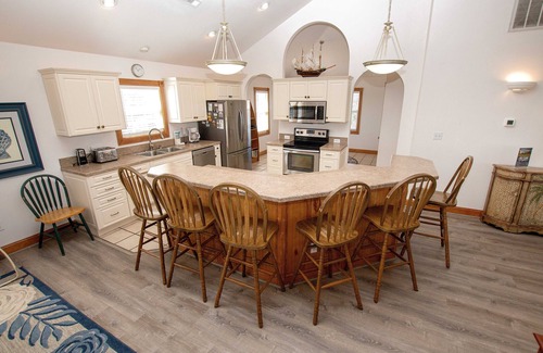 Pine Island House | Vintage Pine: Oceanside Retreat with Private Pool & Rec Room