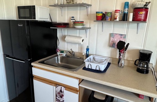 Hampton Apartment | Pet Friendly Oceanside Room at North Beach Motel - Rated 9/10