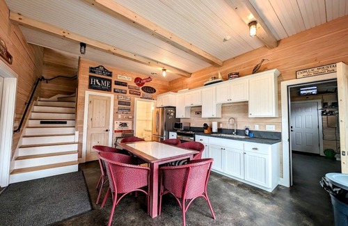 Milbridge House | Oceanside Saltwater Farm House: Beachfront Retreat for 11