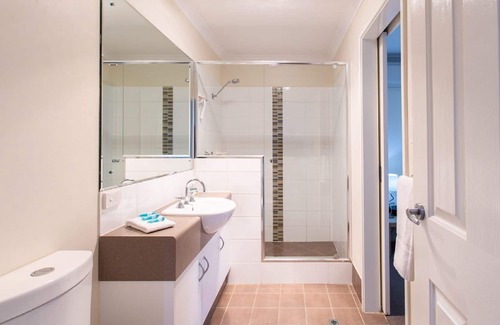 Broadwater Resort | Relaxing Oceanside Getaway: 3-Bedroom Apartment Retreat