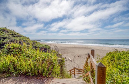 Lincoln Beach House | Discover Oceanstream: Family-Friendly Stay with Breakfast