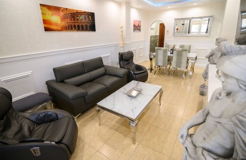 Barriada del Rio San Pedro Apartment | Indulge at Oceanum Visum Spa Deluxe - Family-Friendly Retreat
