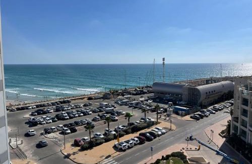 Herzliya Pituach Apartment | Oceanus Apartment Hotel: Family-Friendly with Pool & Hot Tub