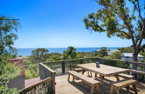 Peppermint Grove Beach House | Oceanview Manor by Peppy Beach Retreats® - Rated 10/10 Stay