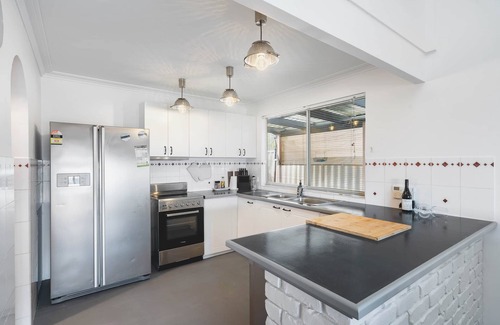 Peppermint Grove Beach House | Oceanview Loft Retreat: Pet-Friendly & Oceanfront Escape