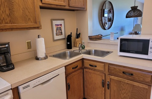 Crescent Beach Condo | Cozy Oceanview 2 Bedroom Townhouse at Summerhouse