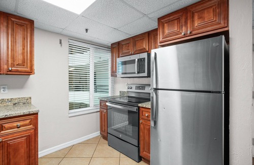 Ormond Shores Condo | Oceanview 2BR Condo by Beach Access