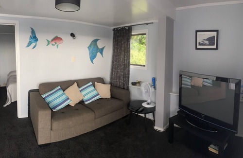 Waihau Bay Apartment | Oceanview Unit 2: Guest Rated 10/10 for Your Getaway