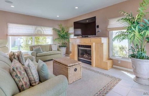 Lido Beach House | Oceanview beach house with private beaches