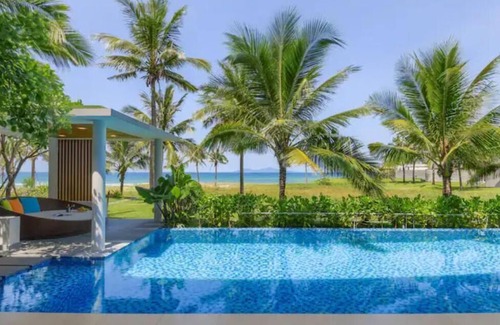 Ngu Hanh Son House | Oceanview Beachfront Villa with Pool & Private Garden Oasis