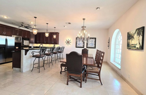 South Padre Island House | Ideal Beach Retreat: 6 Bedrooms, Private Baths & Pool