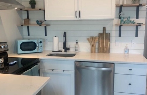 Isle of Palms Condo | Oceanview Condo: Newly Remodeled with Pool & Spa Amenities