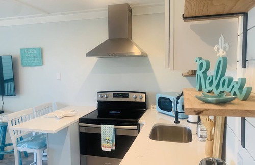 Isle of Palms Condo | Oceanview Condo: Newly Remodeled with Pool & Spa Amenities