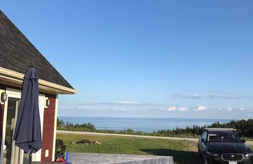 Livingstone Cove Cottage | Oceanview Cottage: Sip Coffee with Lighthouse Views