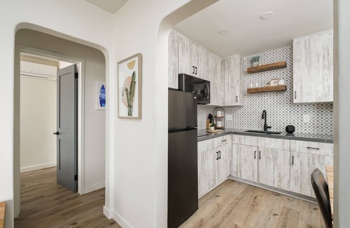 Townsite Condo | Oceanview Cottage with Pet-Friendly Amenities Steps From the Sand