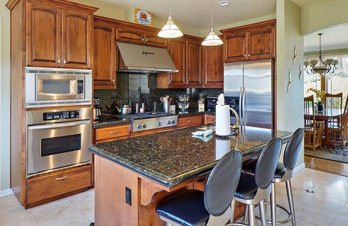 Marine Terrace House | Oceanview Gatsby House: Rated 10/10 with Pool & Breakfast