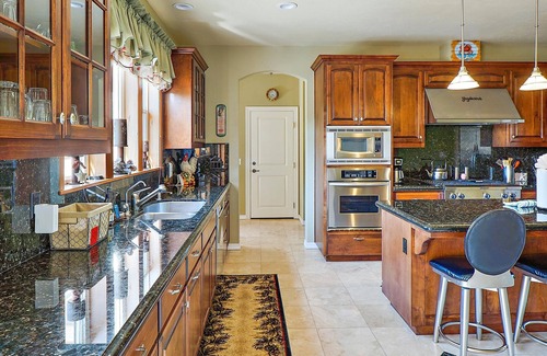 Marine Terrace House | Oceanview Gatsby House: Rated 10/10 with Pool & Breakfast