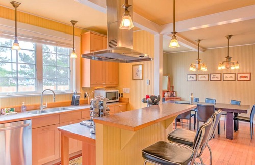 Ocean Park House | OceanView Retreat: Hot Tub, Pet-Friendly with Playset
