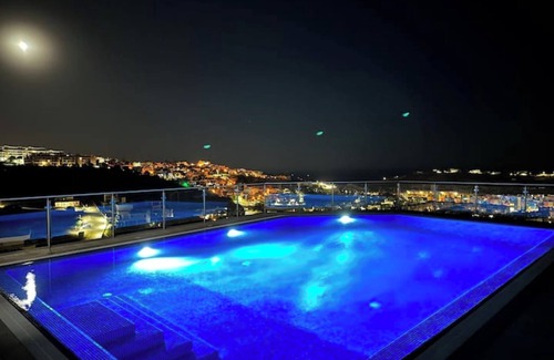 Vale de Santa Maria Condo | Oceanview, Infinity Pool, 5min Beach, 3 bedroom