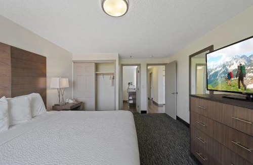 Long Beach Hotel | Oceanview Inn at the Arch: Wheelchair Accessible Retreat