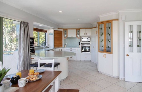 Papamoa Beach House | Unforgettable Oceanview Retreat at Malibu Papamoa