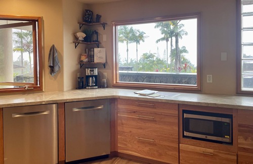 Captain Cook House | Oceanview Retreat with Private Pool in Coffee District
