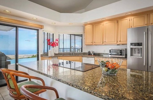 Holualoa House | Oceanview Suite and Cottage with Pool & Pet-Friendly Options