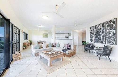 Darwin City Centre Apartment | Oceanview Tropical Oasis with Poolside Amenities Awaits