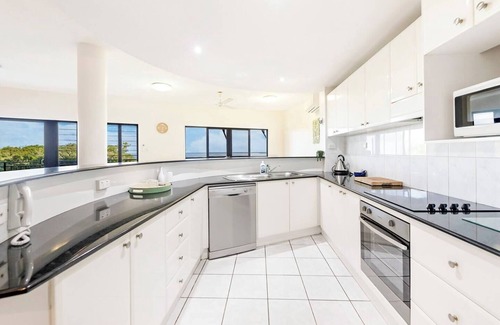 Darwin City Centre Apartment | Oceanview Tropical Oasis with Poolside Amenities Awaits