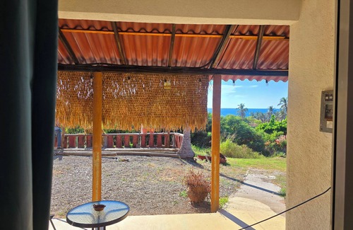 Santa Maria Apartment | Oceanview with tropical bathroom