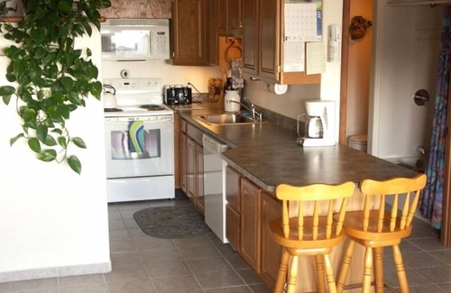Depoe Bay Apartment | Cozy City Center Retreat with Ocean View & Spa Amenities