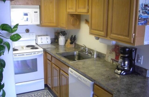 Depoe Bay Apartment | Cozy City Center Retreat with Ocean View & Spa Amenities
