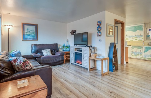 Nelscott House | Pet-Friendly Beach Home with Oceanviews and BBQ Access