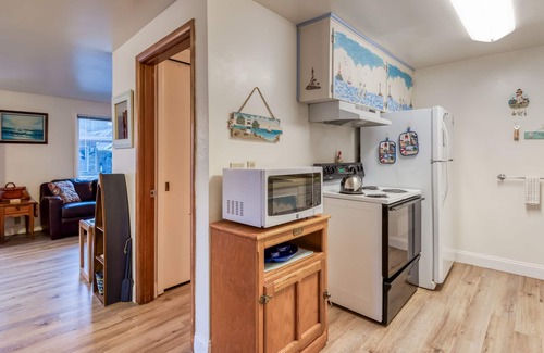 Nelscott House | Pet-Friendly Beach Home with Oceanviews and BBQ Access