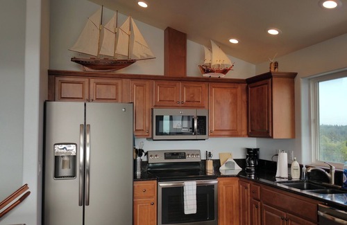 Pacific Beach House | OceanViews Retreat with Game Room & Pet-Friendly Perks