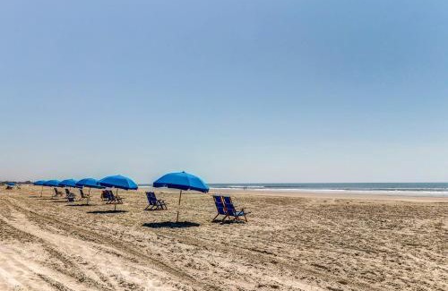 West Beach House | Oceanwoods 485: Family-Friendly Retreat with Great Reviews