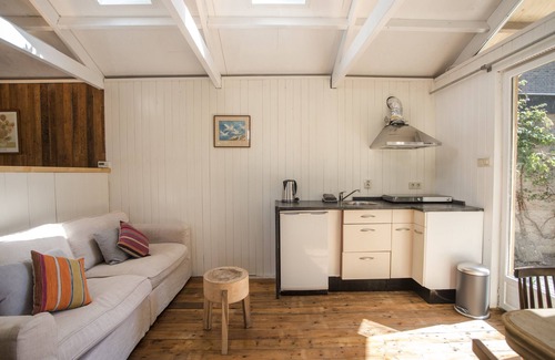 Zandvoort Ski Chalet | Ocho: Cozy Oceanfront Retreat with Pool and Breakfast