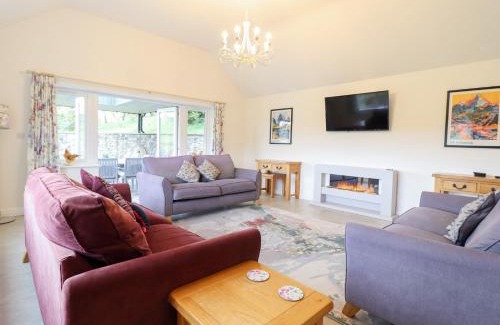 Llanrwst House | Relax at Ochr Y Garth: 4-Star Stay with Pool Access