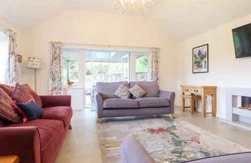 Llanrwst House | Relax at Ochr Y Garth: 4-Star Stay with Pool Access