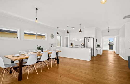 Moana House | Coastal Beauty at Ochre Sunsets Fleurieu Peninsula
