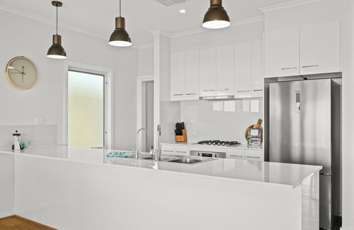 Moana House | Coastal Beauty at Ochre Sunsets Fleurieu Peninsula