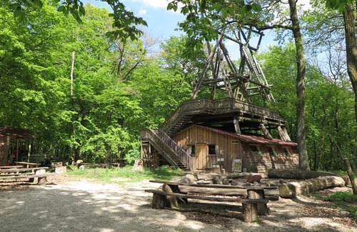 Kreuzstetten House | Discover OCHYS Waldfreizeitpark: Pet & Child Friendly Getaway