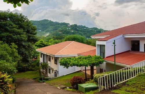 Playa Ocotal Apartment | Tranquil Ocotal Beach Front Condo with Ocean View & Pool