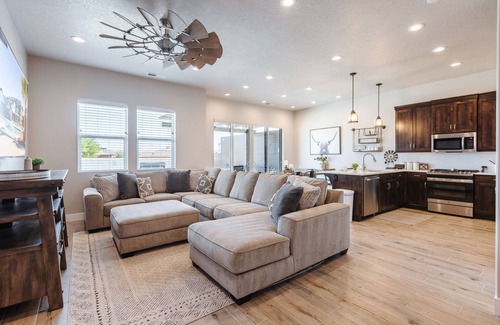 Ivins House | Discover Ocotillo Springs Resort: Private Pool & Hot Tub!