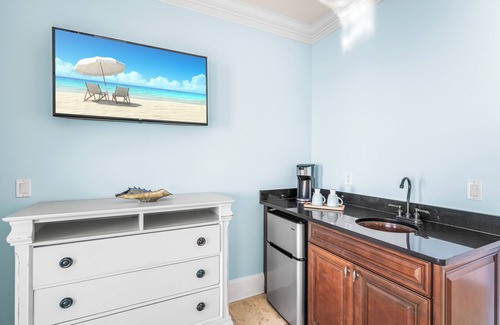 Delos House | Beachfront Retreat: Two Pools, Private Pool & Elevator