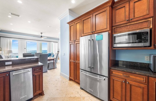 Delos House | Beachfront Retreat: Two Pools, Private Pool & Elevator